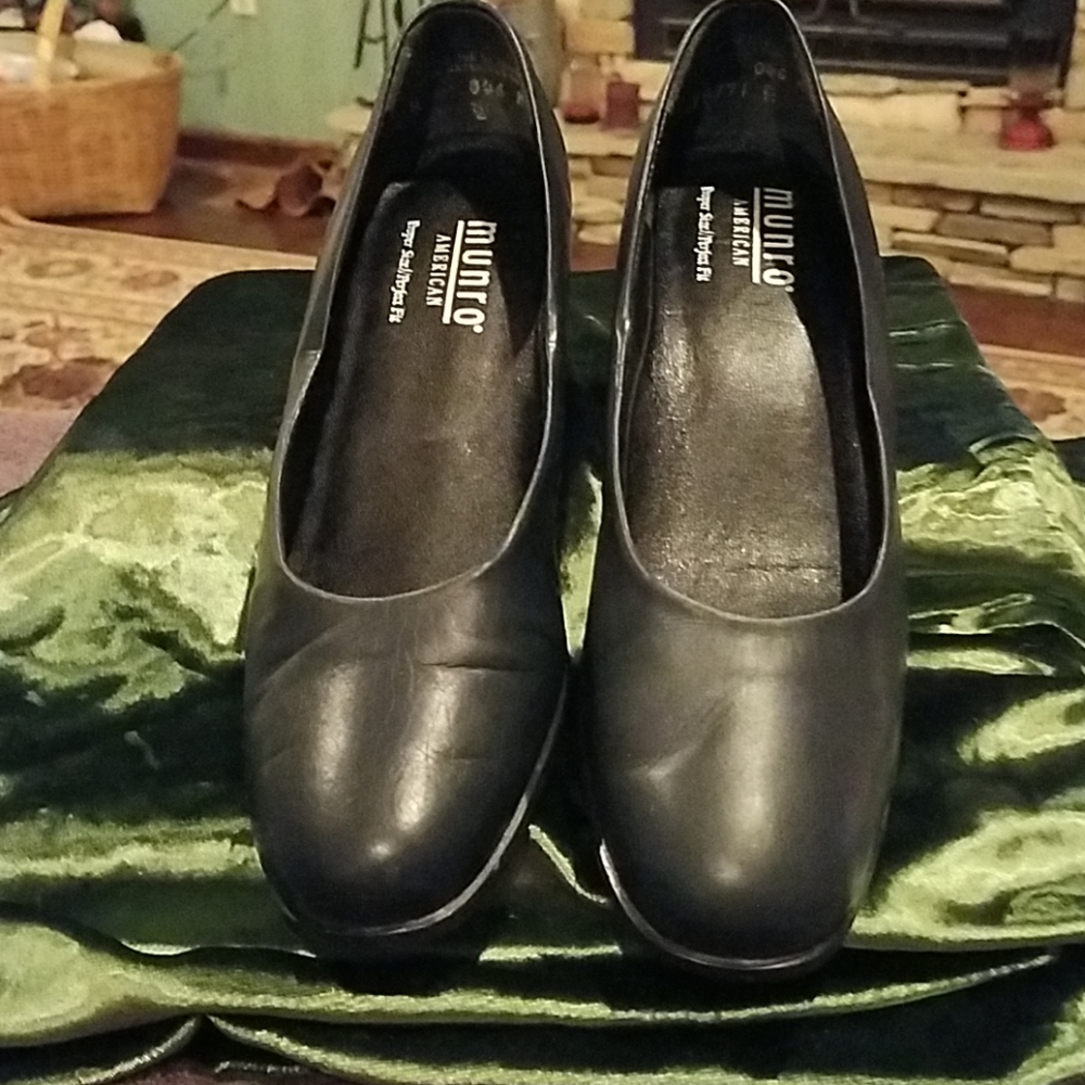 MUNRO AMERICAN slip on Shoes